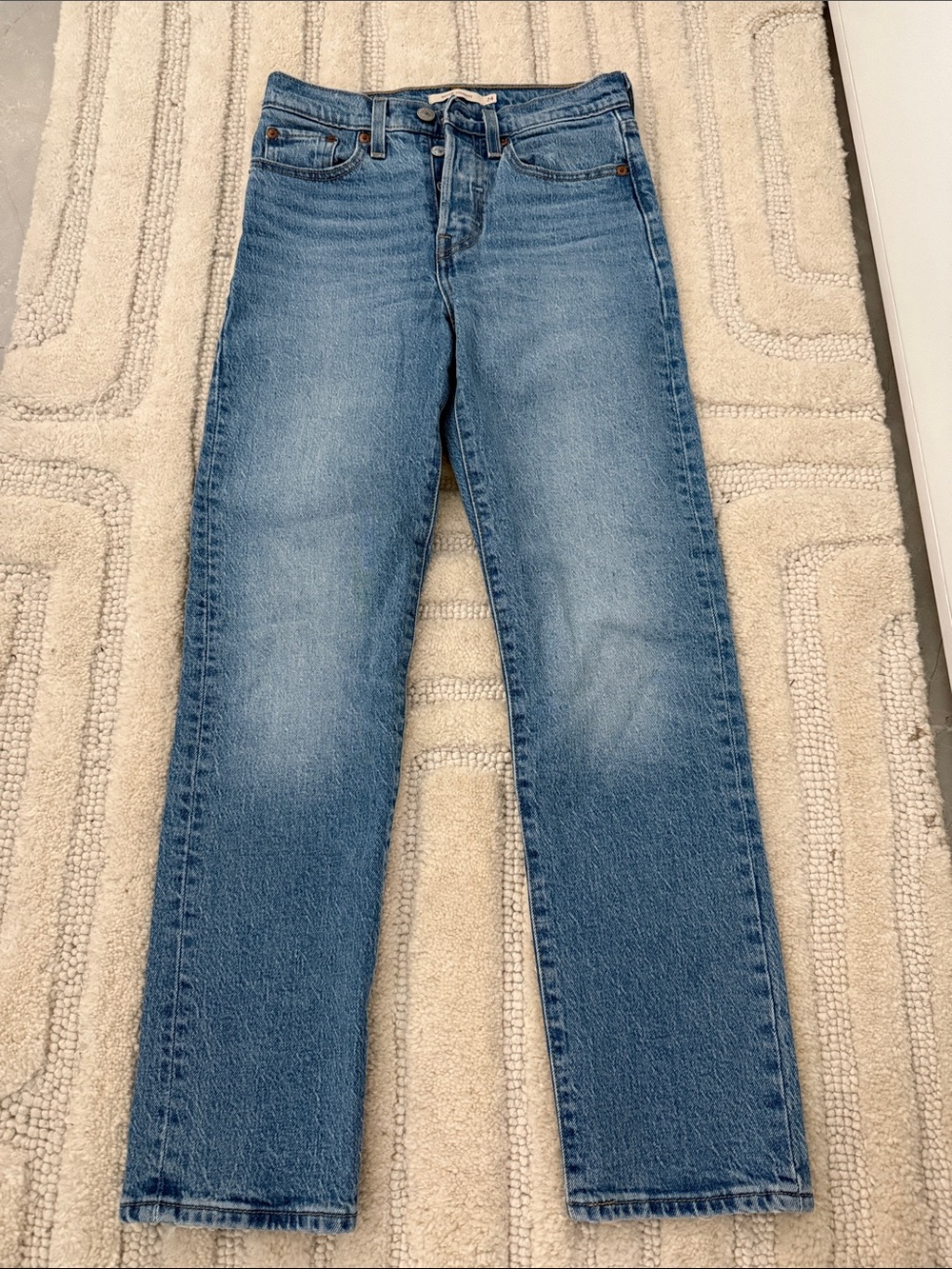 Levi's Ribcage Straight Leg Jeans in Medium Blue Wash
